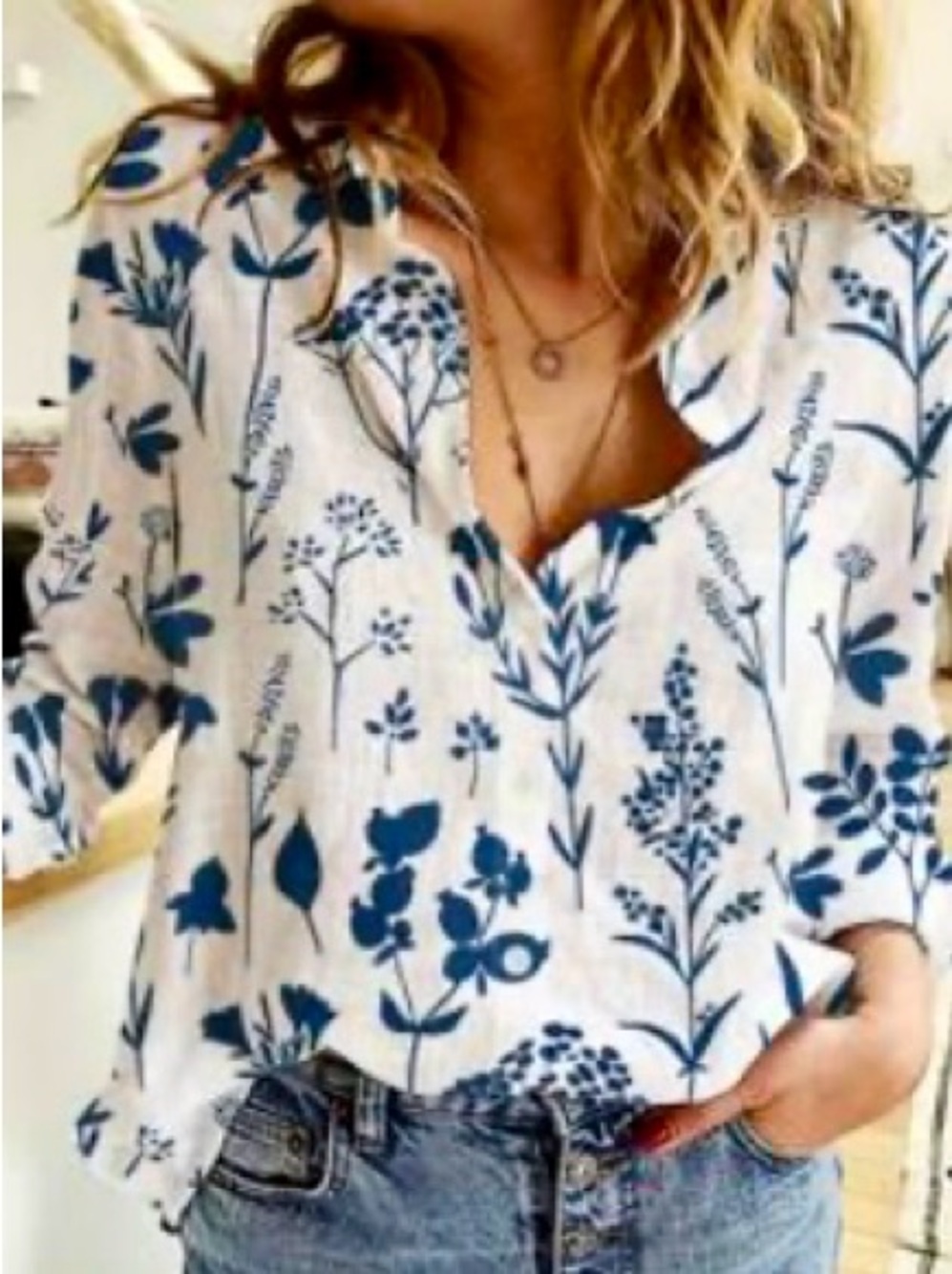 NEW SHEIN White and Blue Floral Print Button Down Dress Shirt Size Medium
